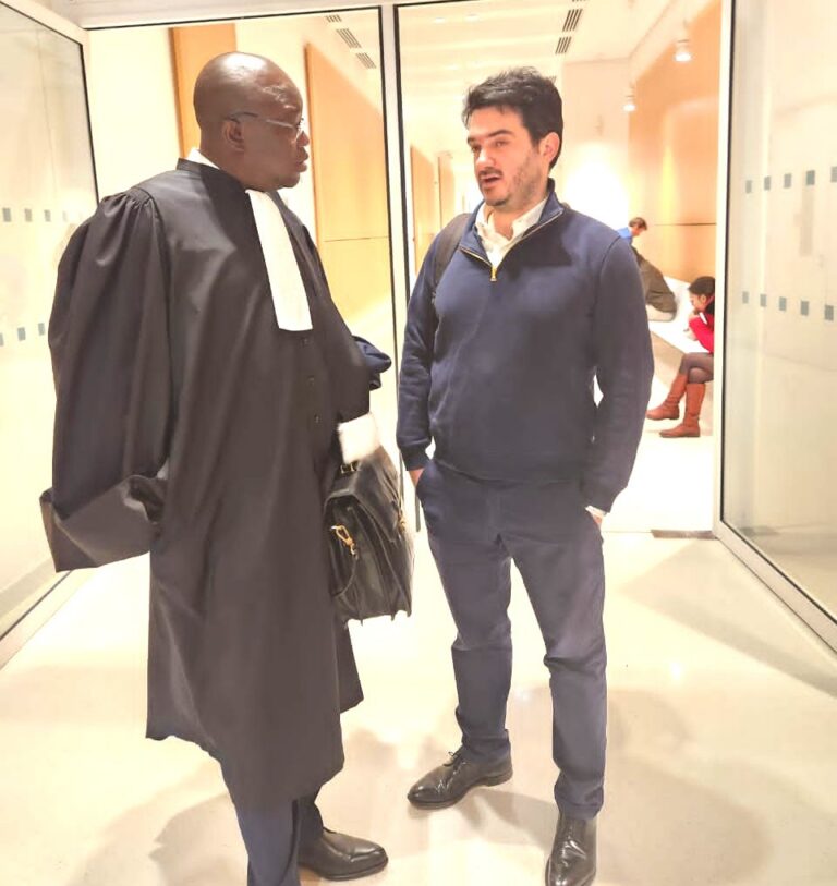 Au sortir d'une audience au tribunal judiciaire de Paris. En échange avec le confrère parisien constitué à nos côtés